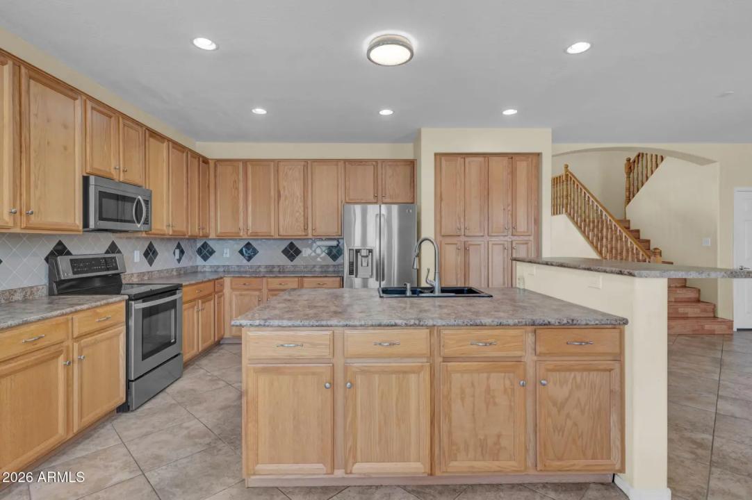Real Estate Picture 8
