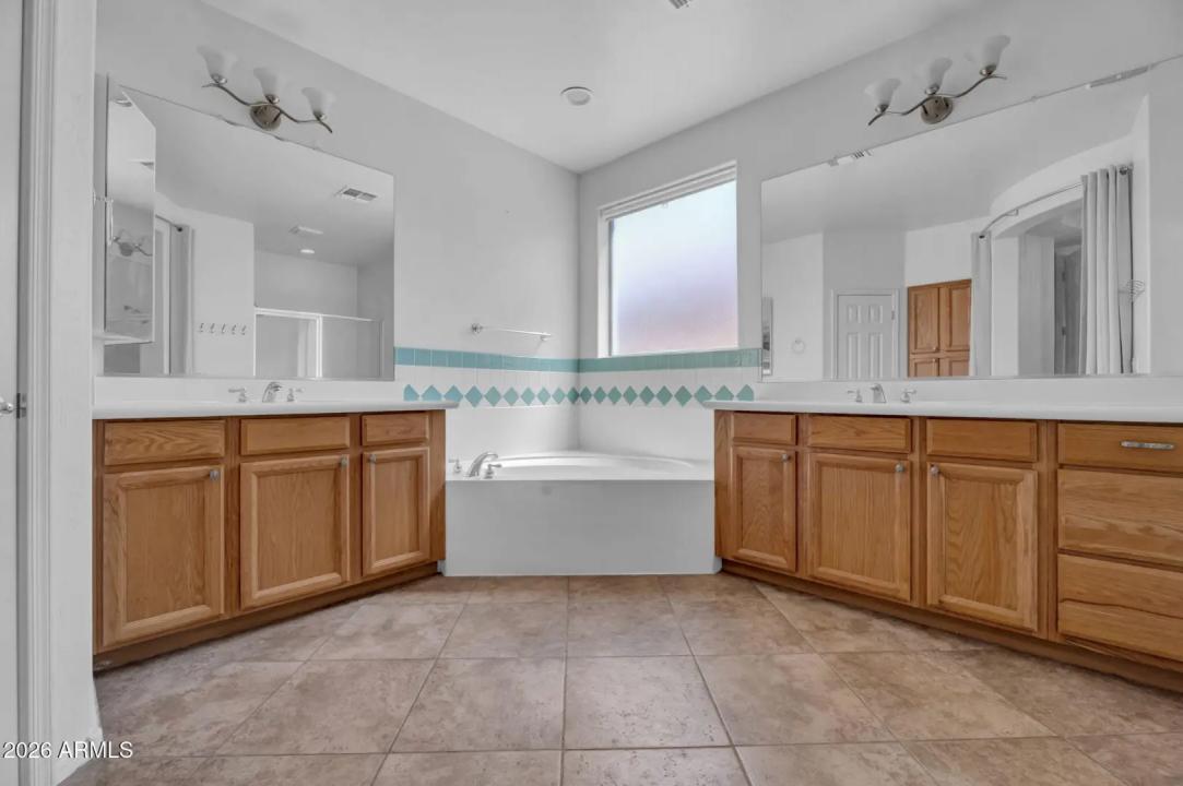 Real Estate Picture 17