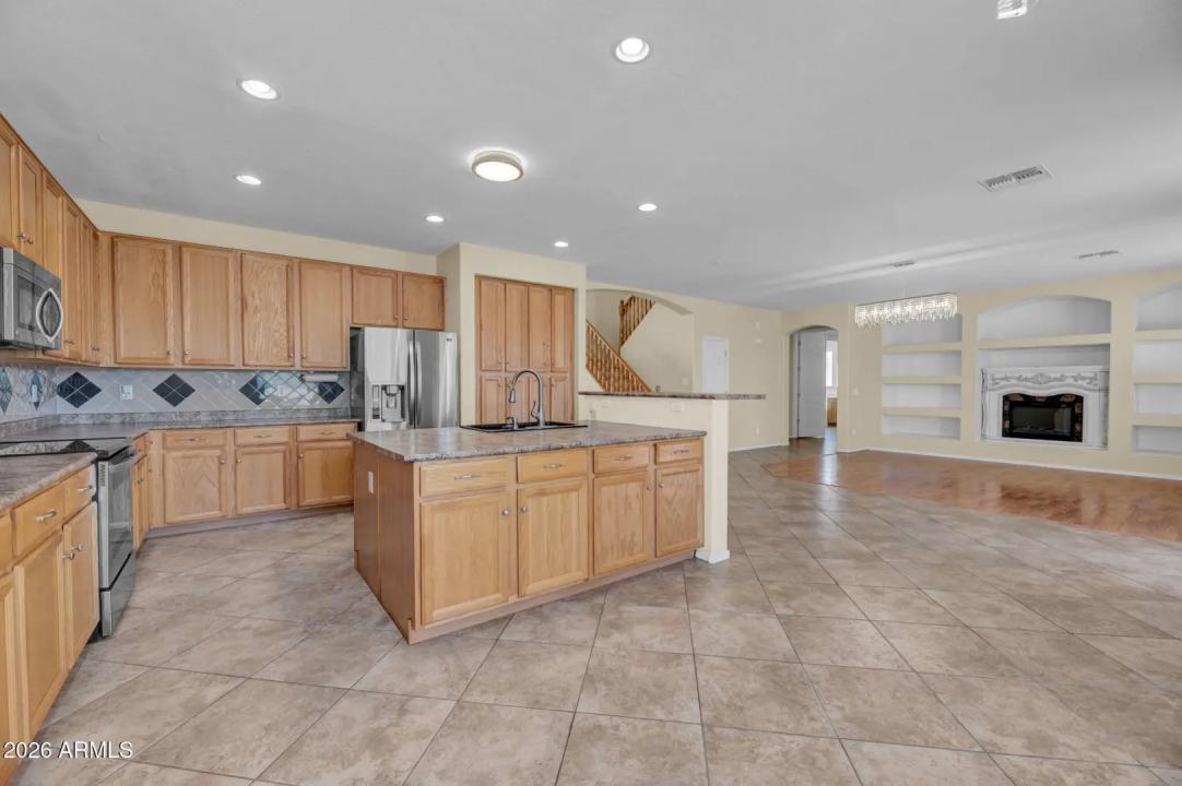 Real Estate Picture 9