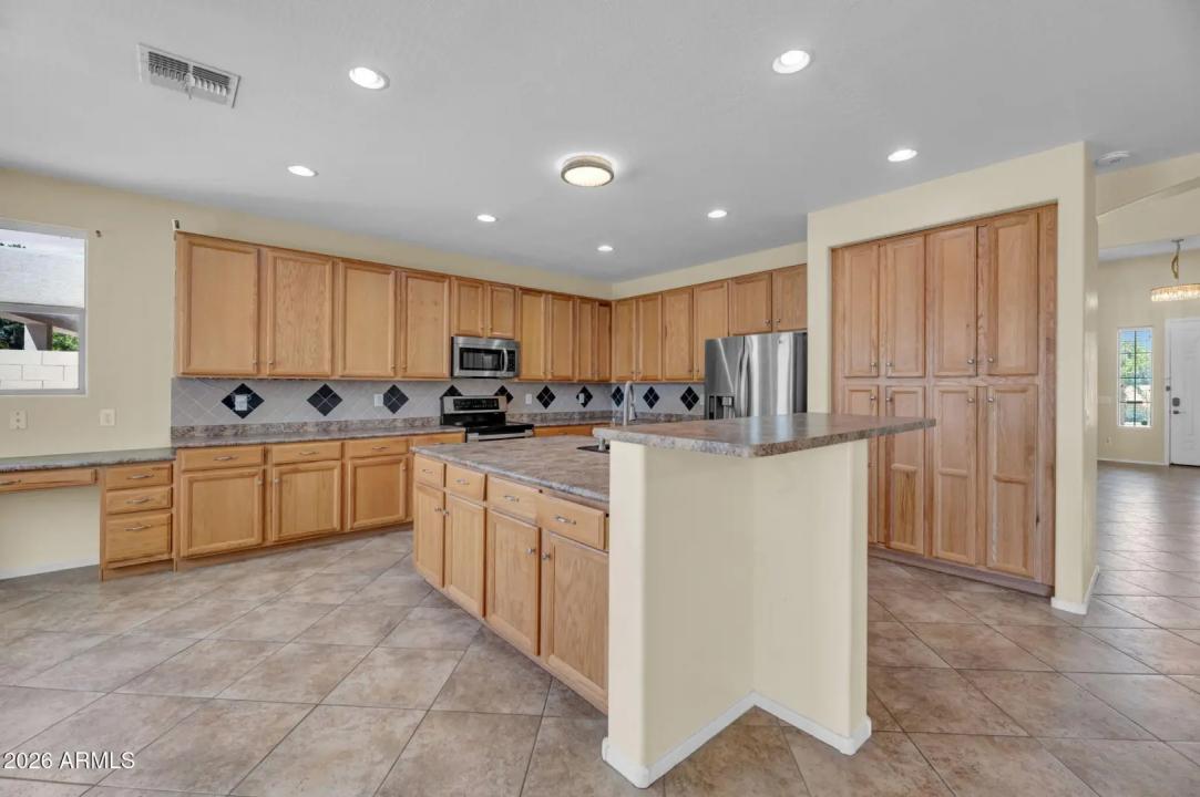 Real Estate Picture 7