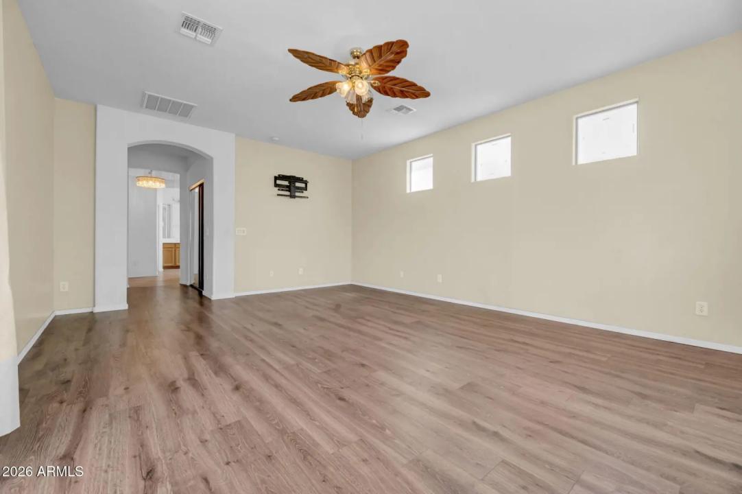 Real Estate Picture 16