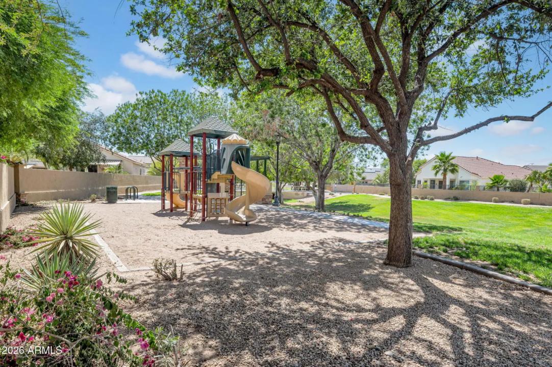 Real Estate Picture 33
