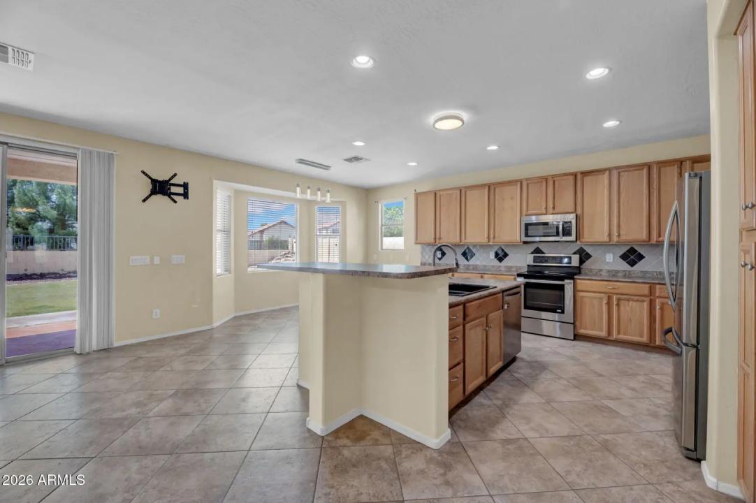 Real Estate Picture 6