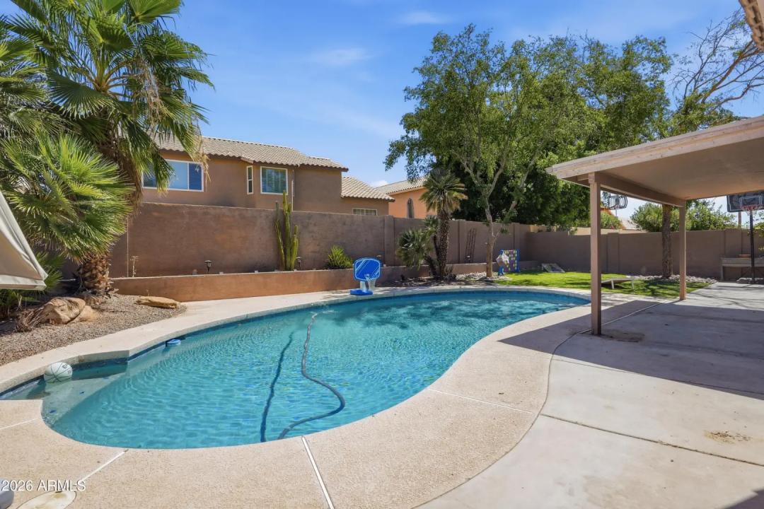 Real Estate Picture 3
