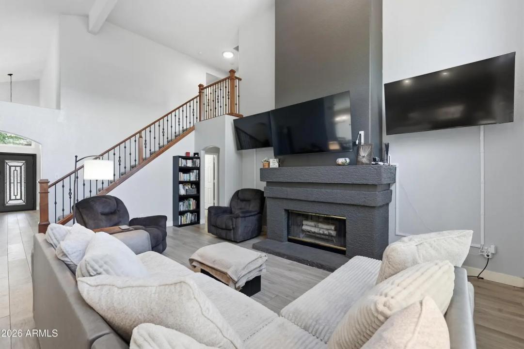 Real Estate Picture 15