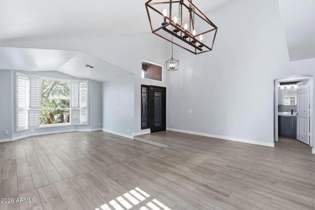 Real Estate Picture 16