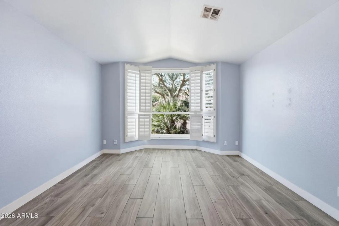 Real Estate Picture 14