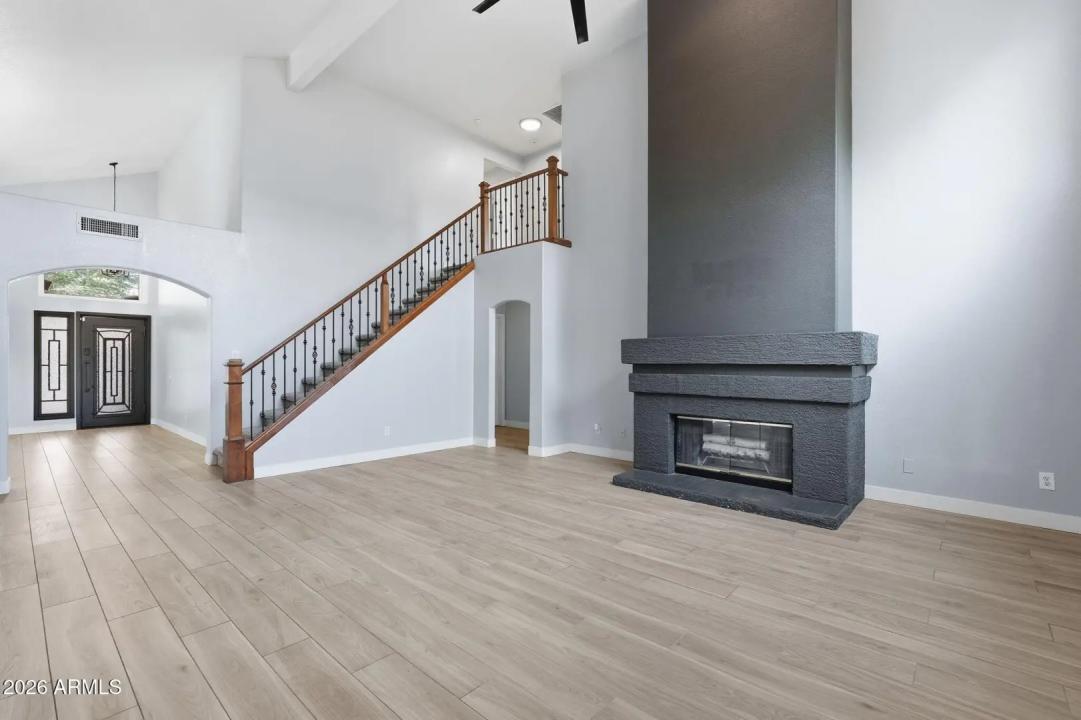 Real Estate Picture 17