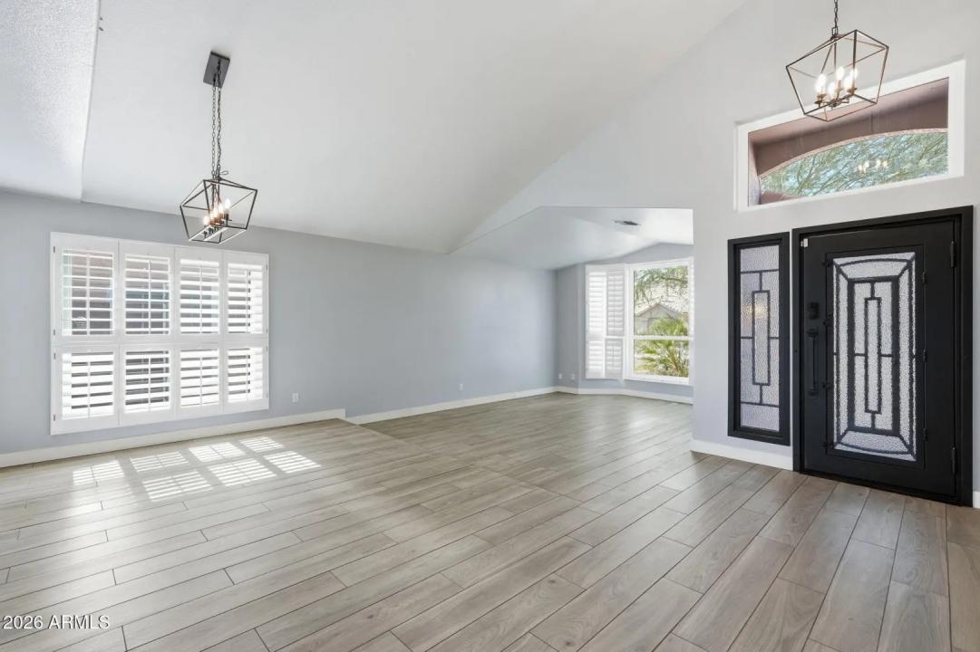 Real Estate Picture 11