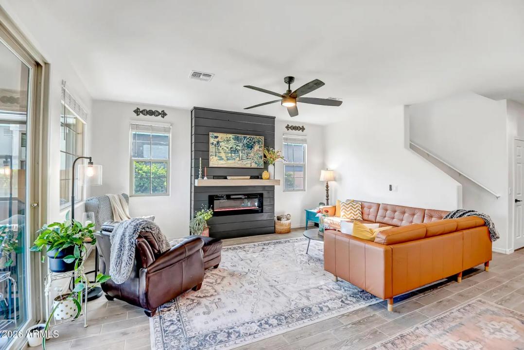 Real Estate Picture 8