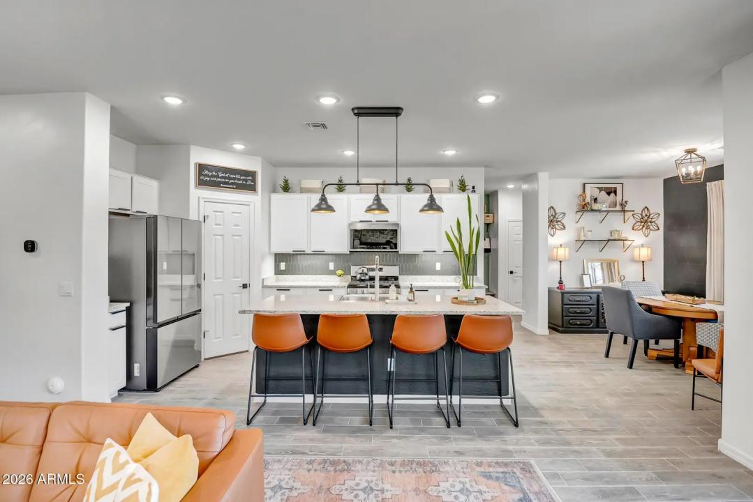 Real Estate Picture 11
