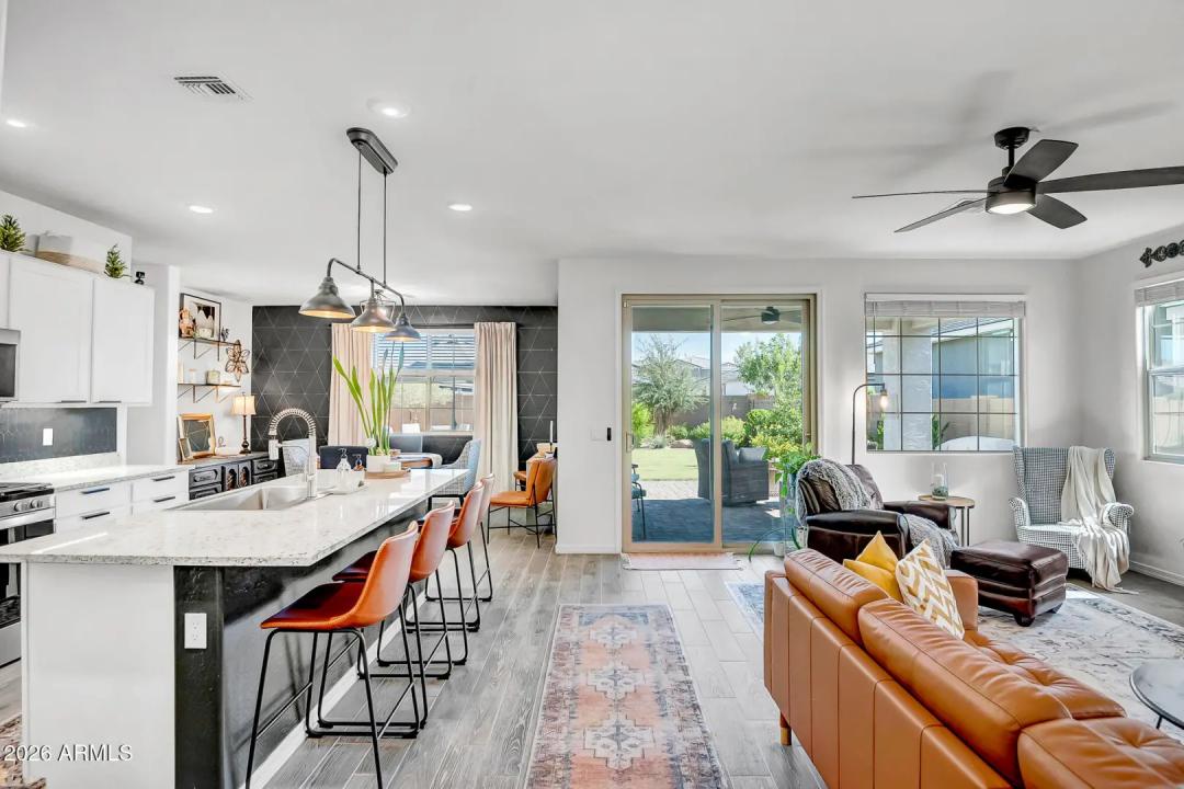 Real Estate Picture 12