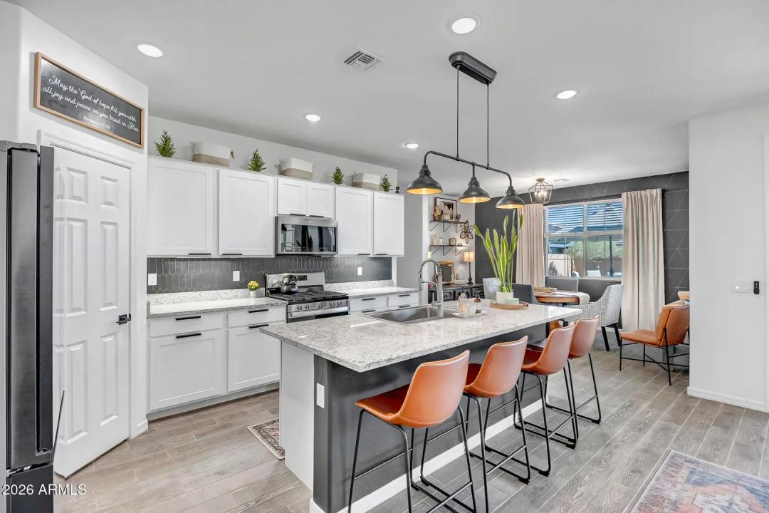 Real Estate Picture 13