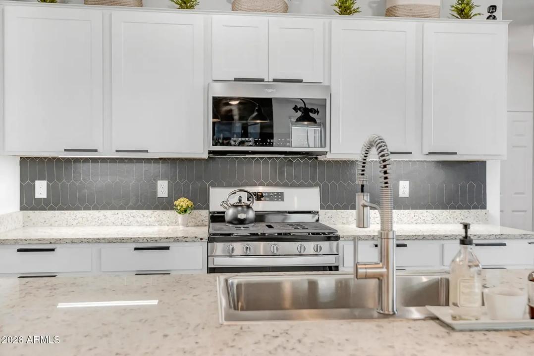 Real Estate Picture 14