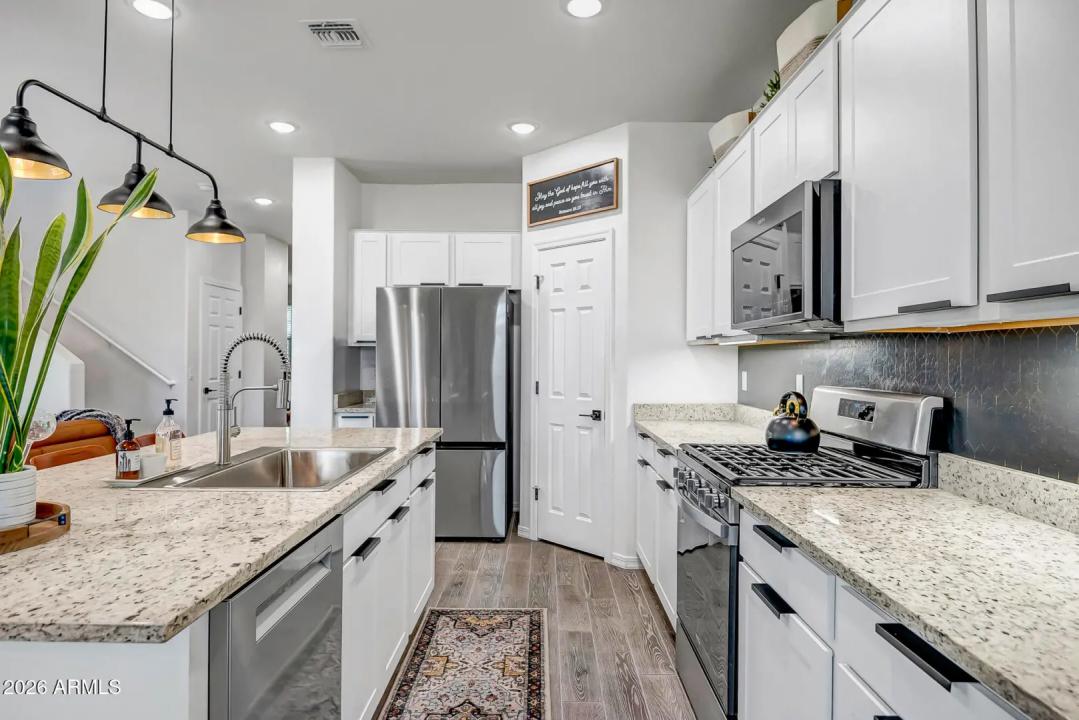 Real Estate Picture 16