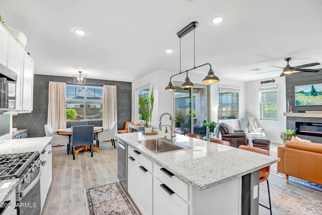 Real Estate Picture 18