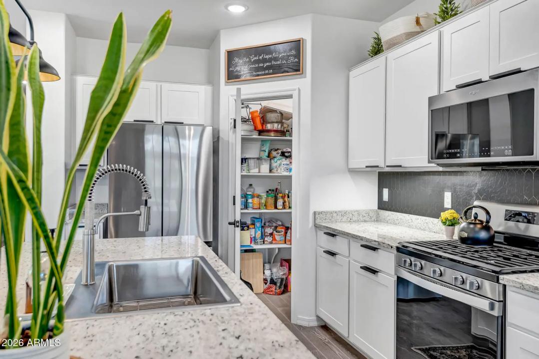 Real Estate Picture 17