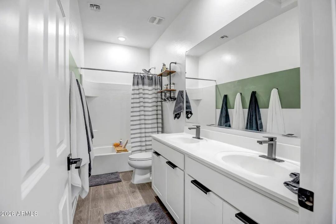 Real Estate Picture 33