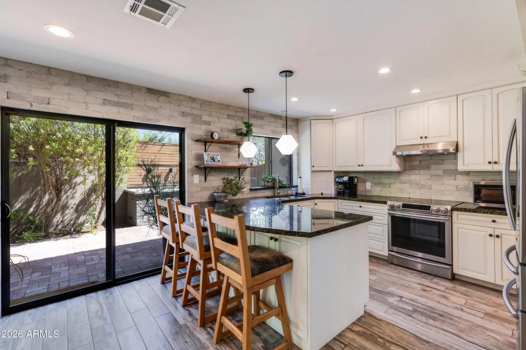 Real Estate Picture 6