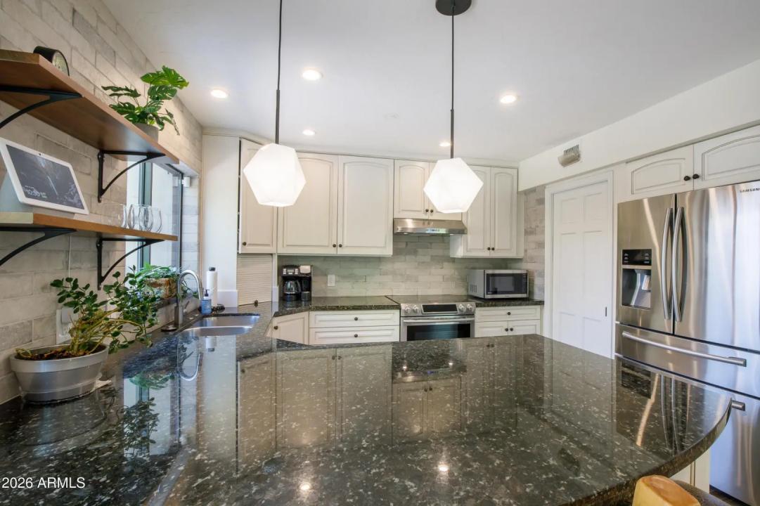 Real Estate Picture 8
