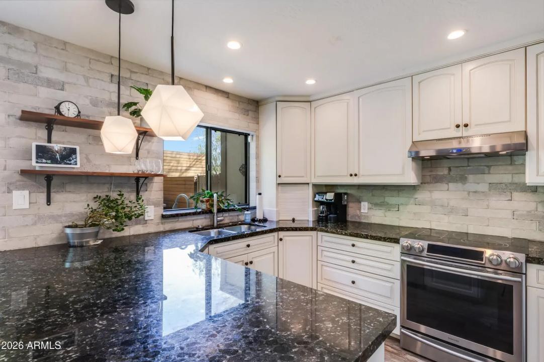 Real Estate Picture 7