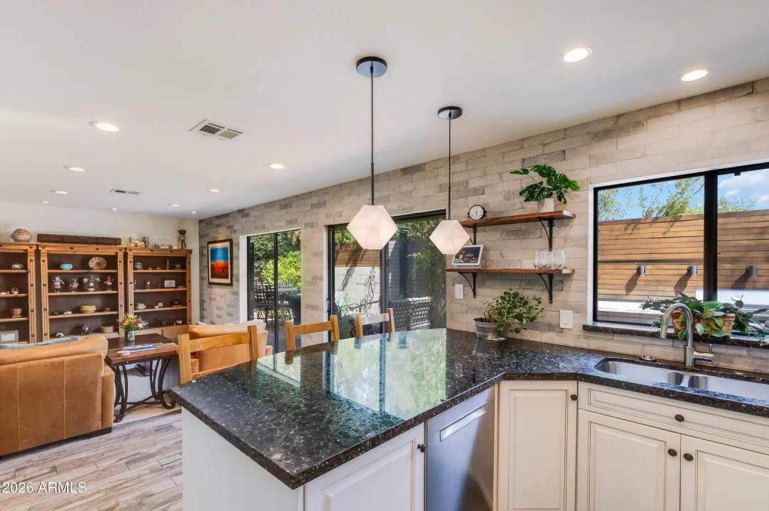 Real Estate Picture 10