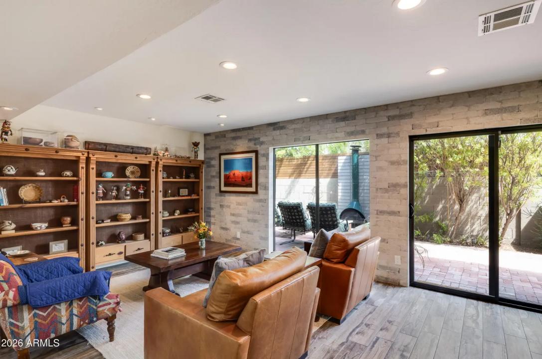 Real Estate Picture 9