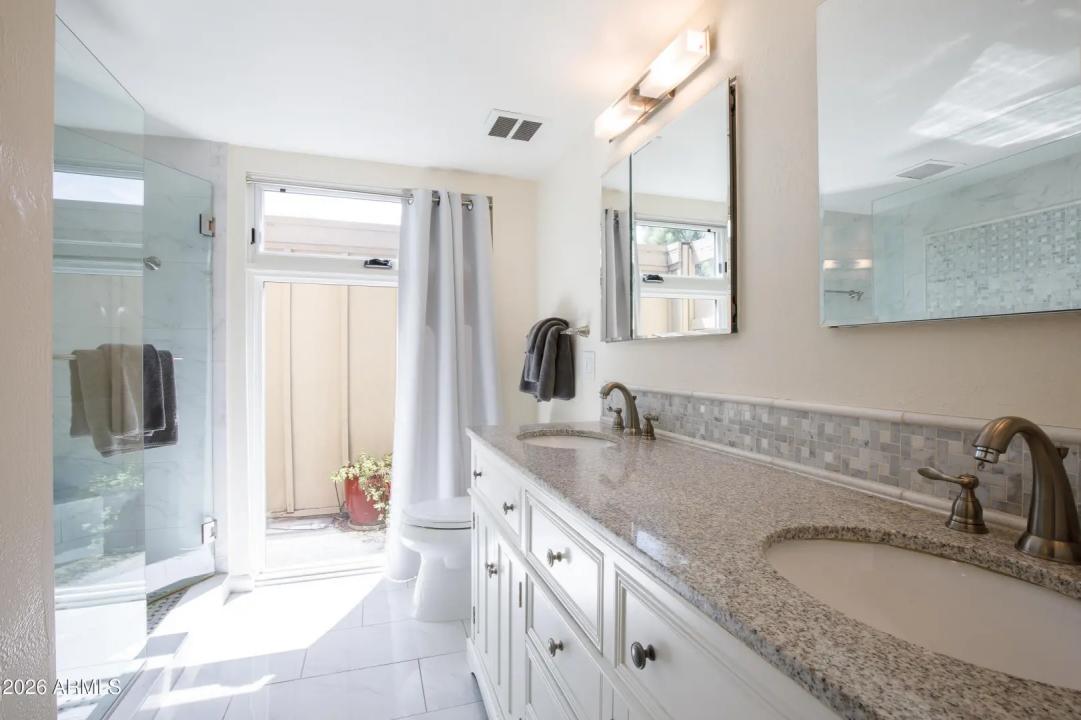 Real Estate Picture 14