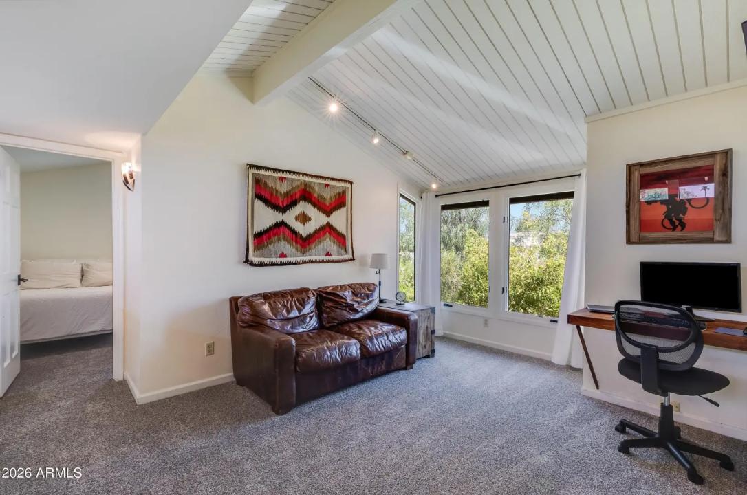 Real Estate Picture 18