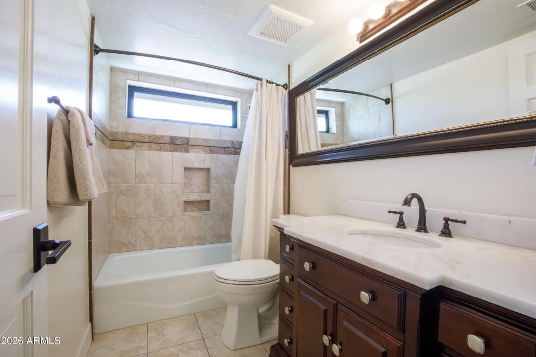 Real Estate Picture 25
