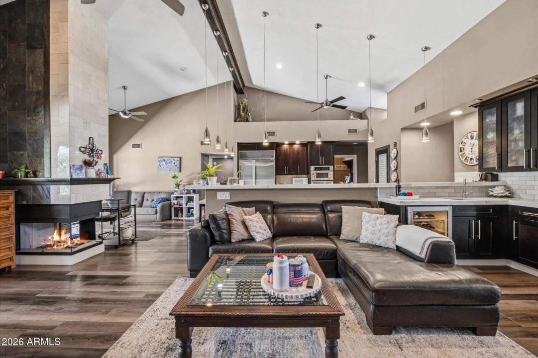 Real Estate Picture 3