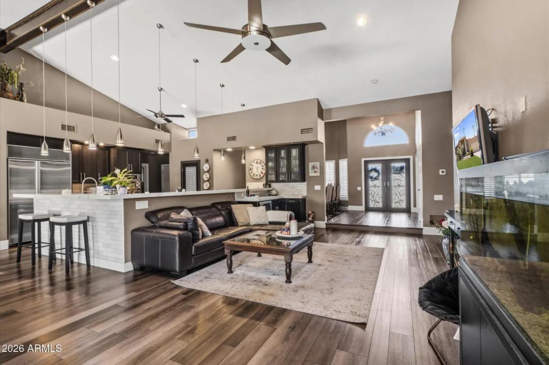 Real Estate Picture 4