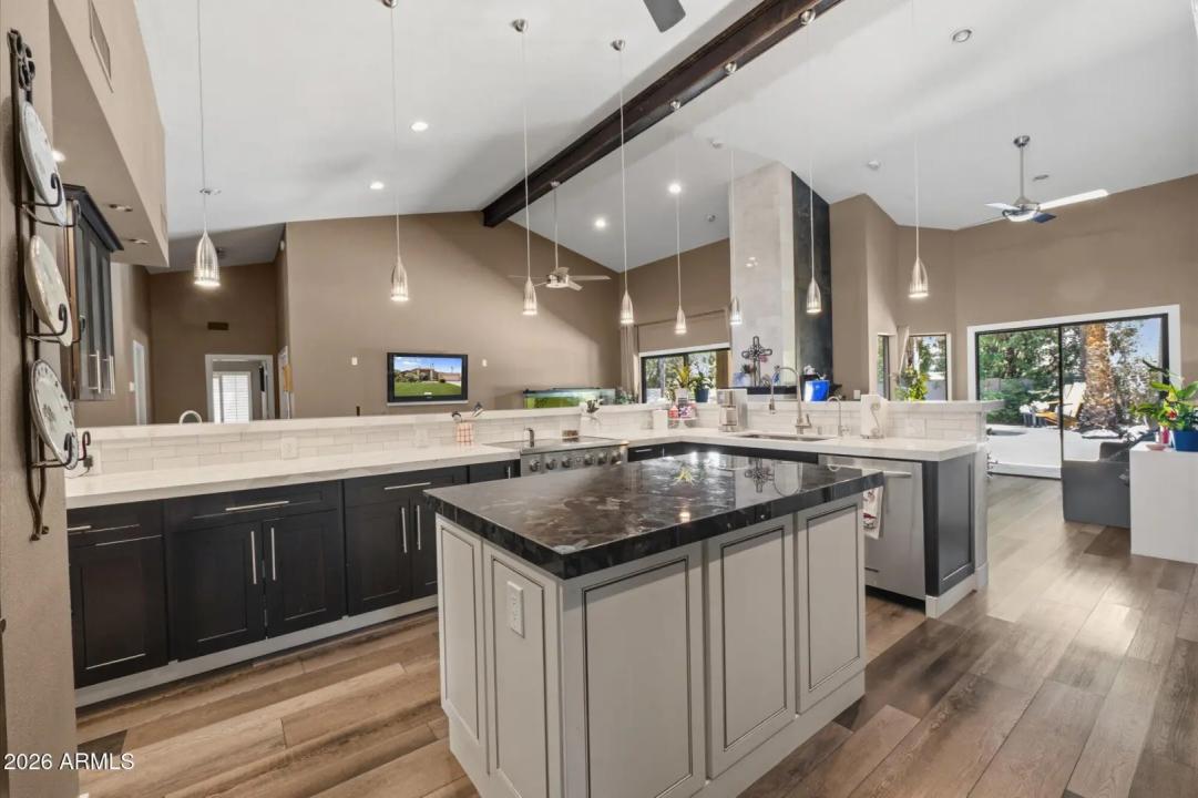 Real Estate Picture 7