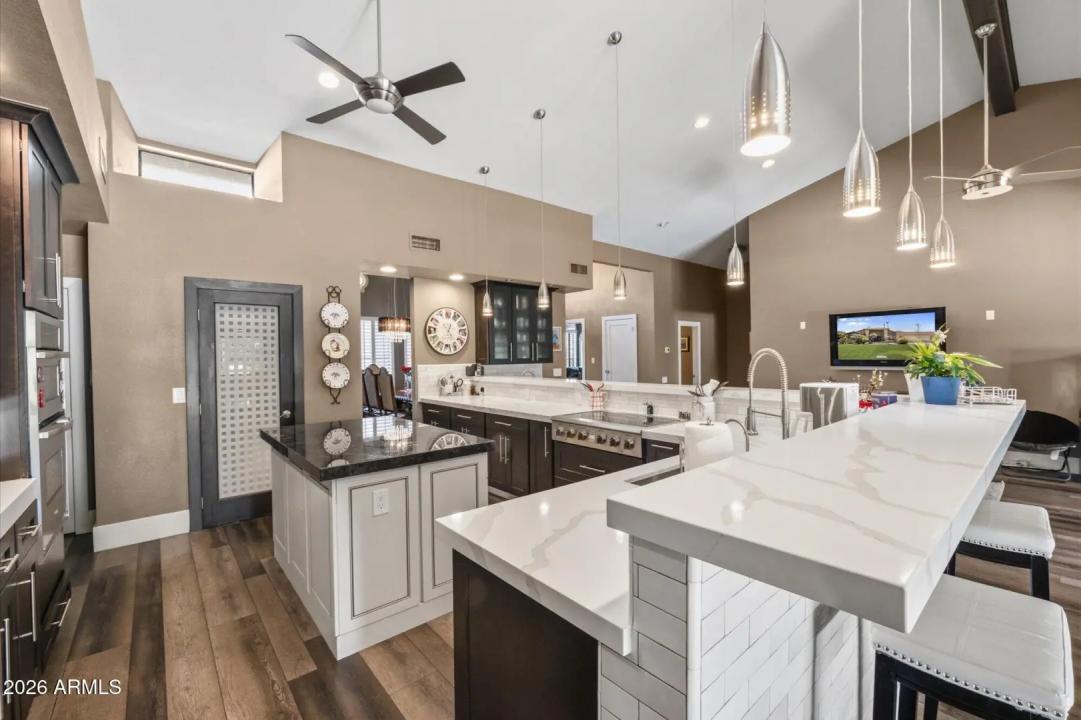 Real Estate Picture 8