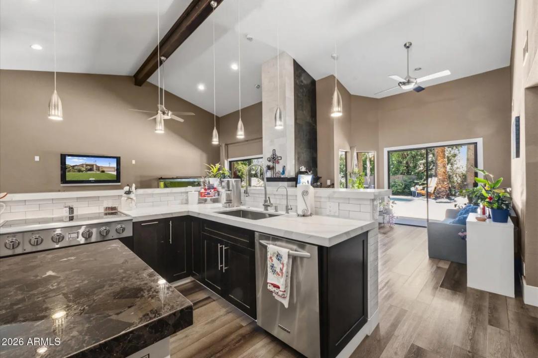 Real Estate Picture 9
