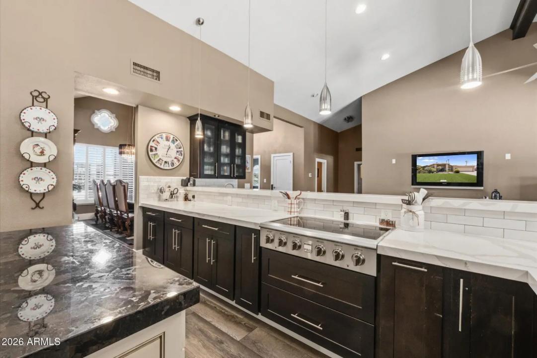 Real Estate Picture 10