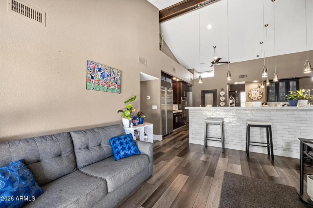 Real Estate Picture 11