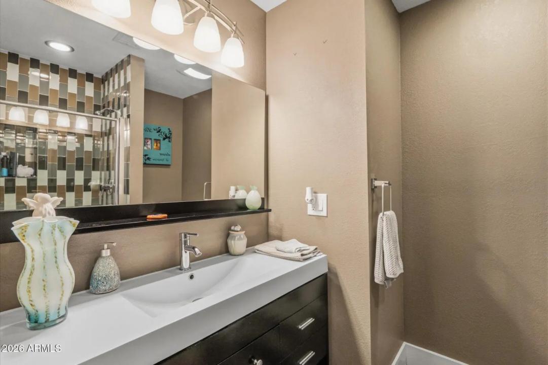 Real Estate Picture 18