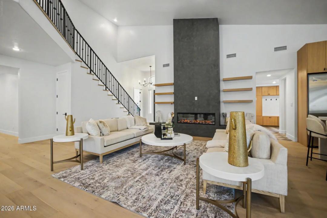 Real Estate Picture 6