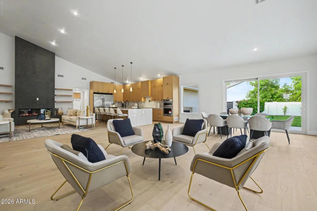 Real Estate Picture 7