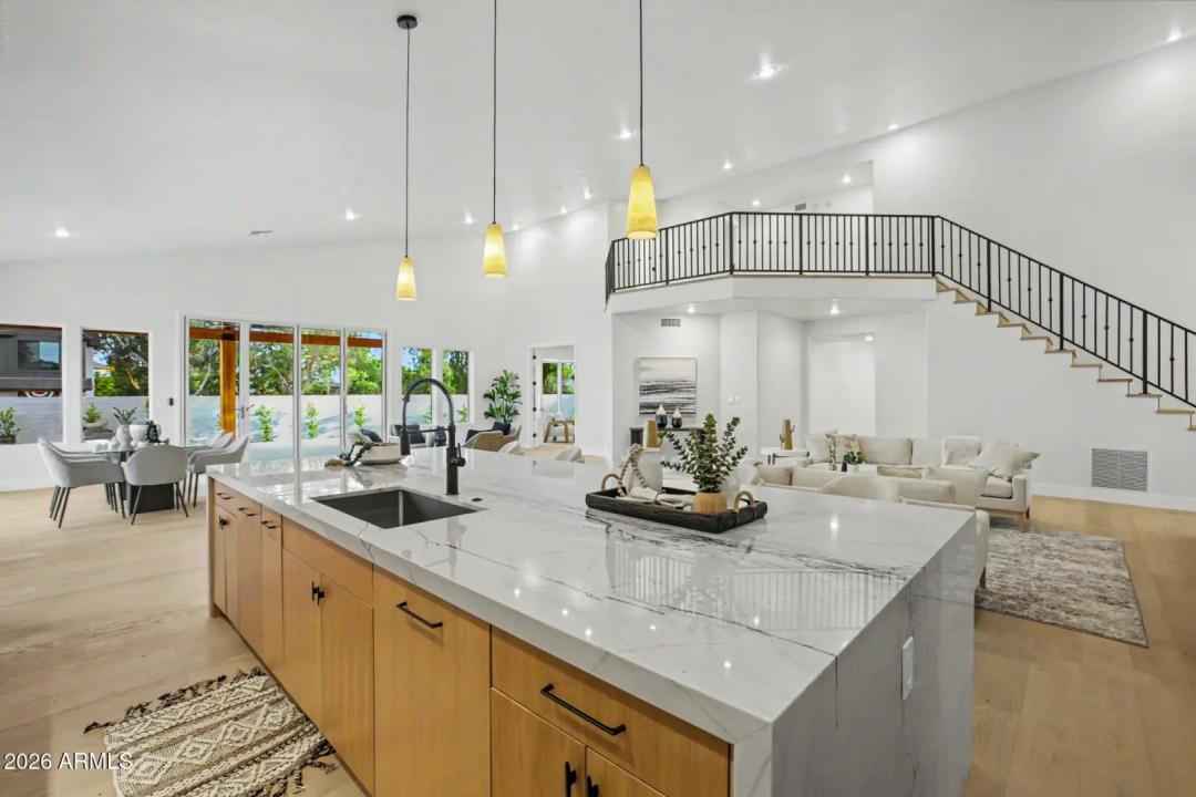 Real Estate Picture 5