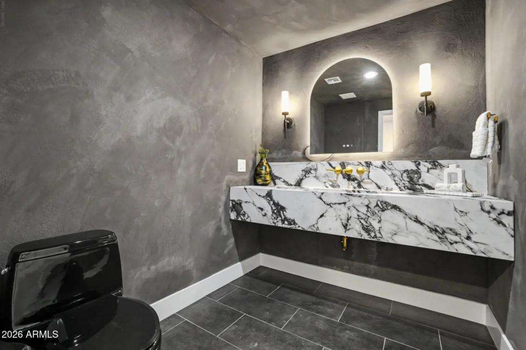 Real Estate Picture 12