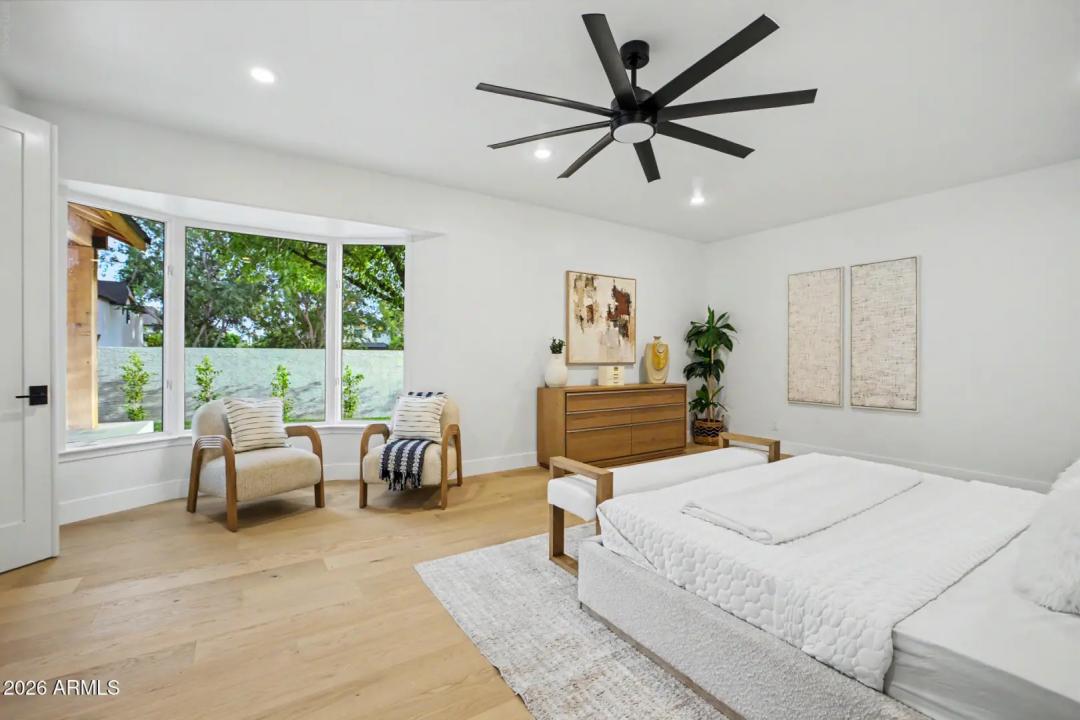 Real Estate Picture 14