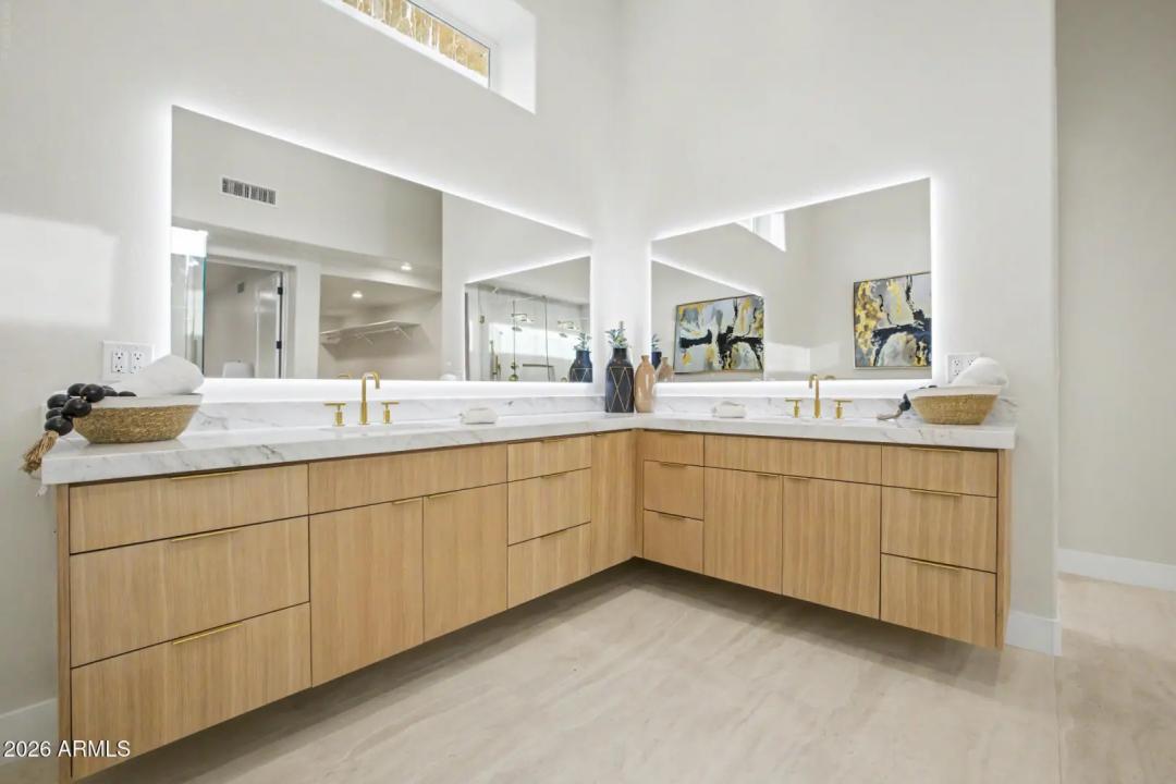 Real Estate Picture 17