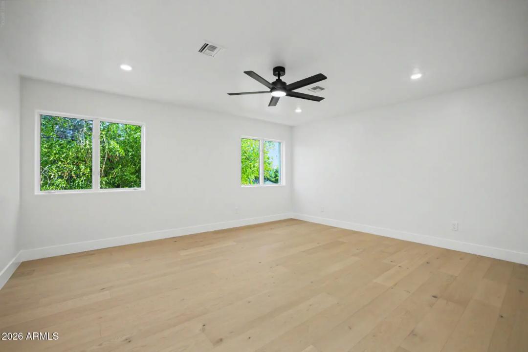 Real Estate Picture 29
