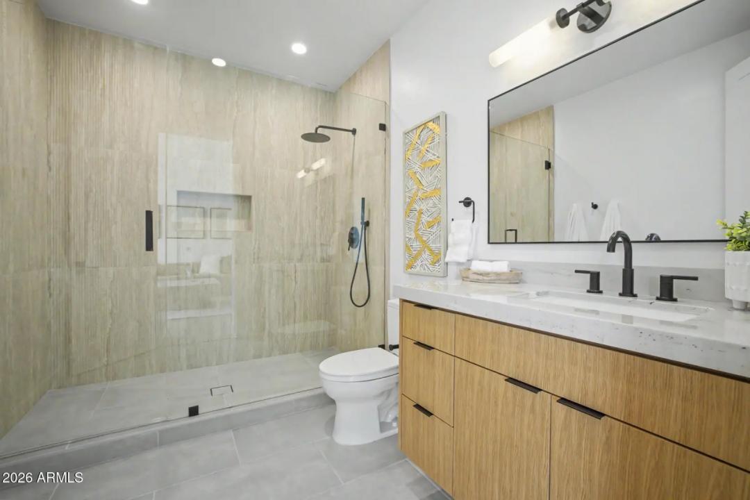 Real Estate Picture 25