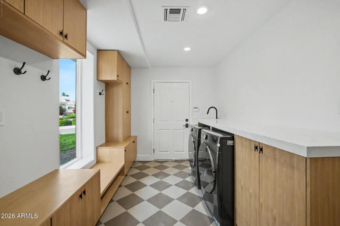 Real Estate Picture 33