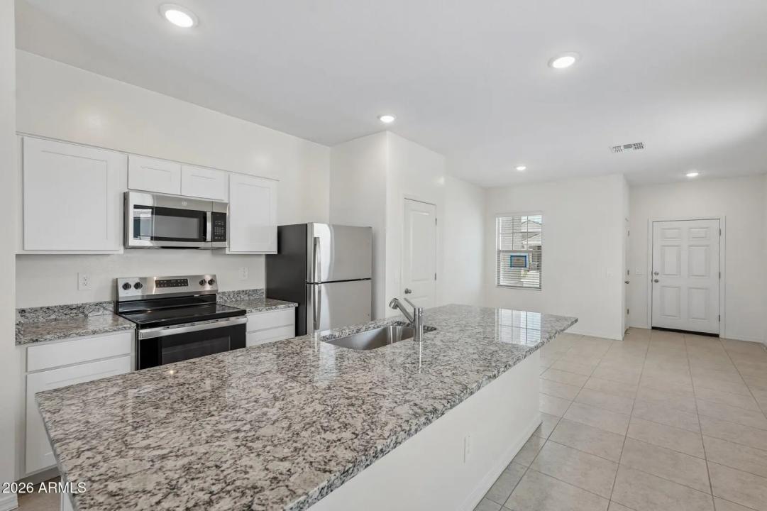 Real Estate Picture 14