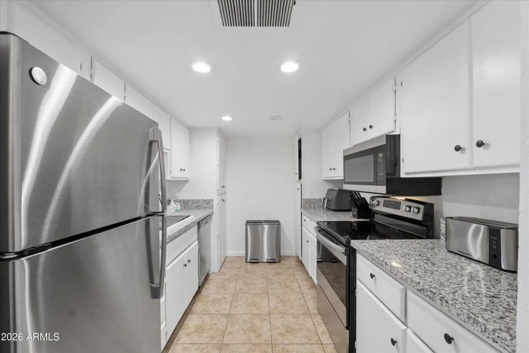 Real Estate Picture 4