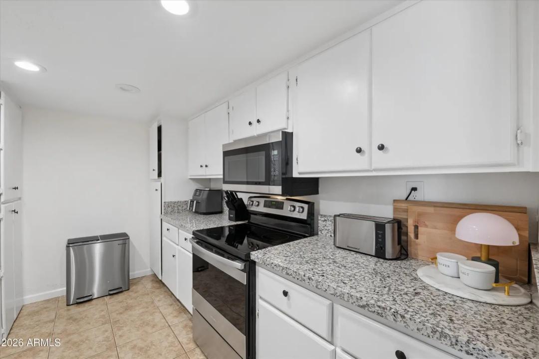 Real Estate Picture 3